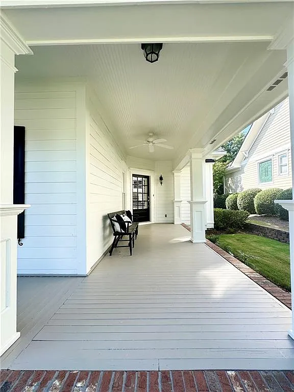 3 bed, 2.0 bath, 2053 sqft, $3,600 — Photo 4