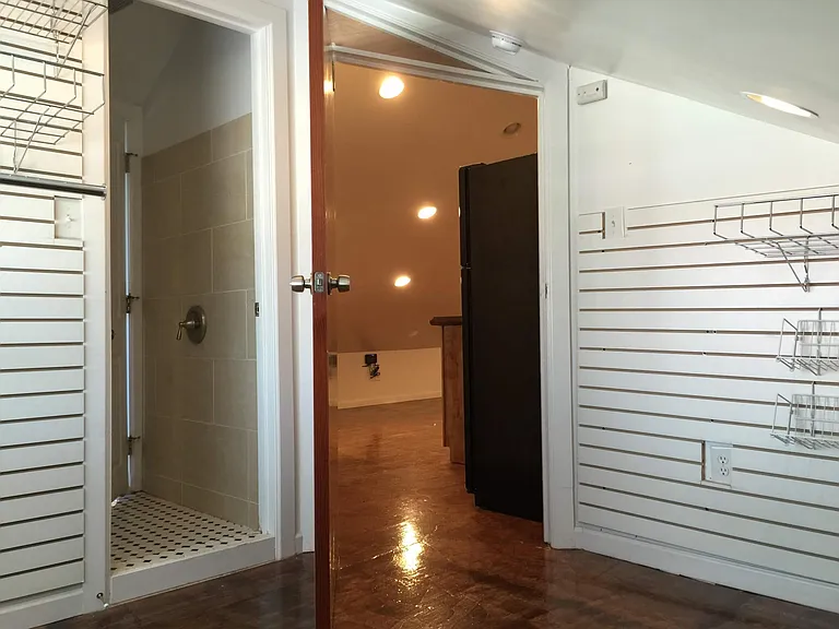 1028 W Hickory St — Photo 11