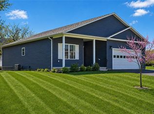 122 Pebblestone Dr, Chittenango, NY 13037