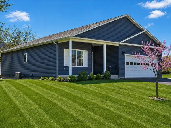 122 Pebblestone Dr, Chittenango, NY 13037