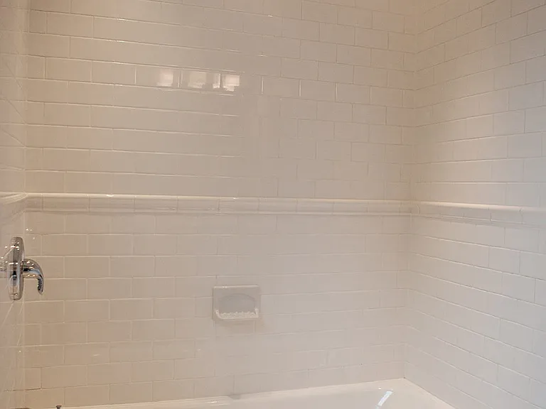 en suite bath tub