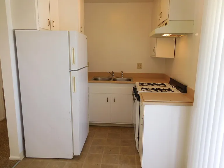 807 Embarcadero Del Norte #5 — Photo 2