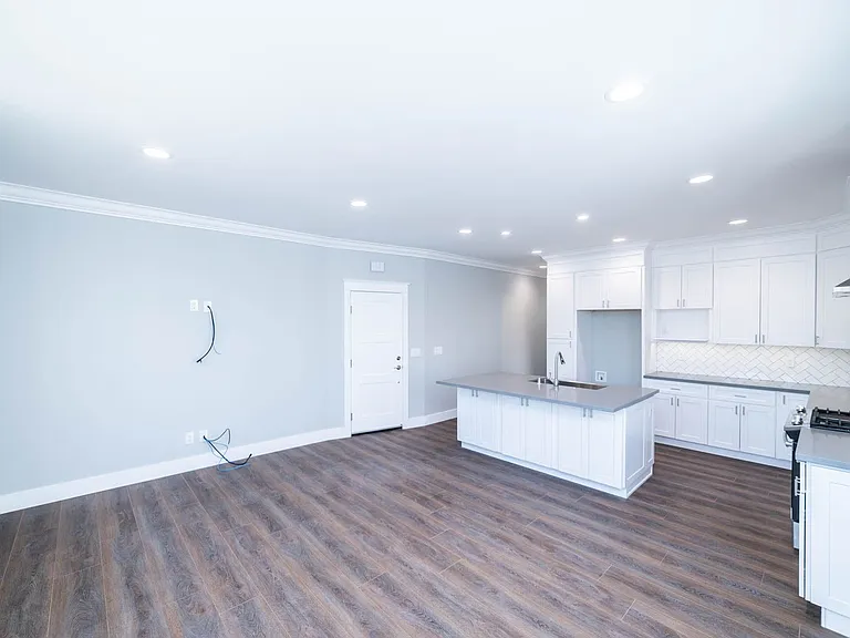 1610 E Ocean Blvd — Photo 2