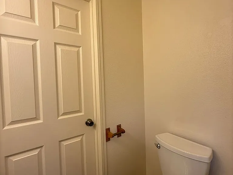 1133 Irvington Dr — Photo 15