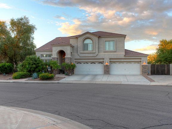 2nd image of 2224 E Winged Foot Dr