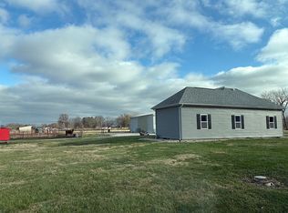 671 N Stuart St, Witt, IL 62094