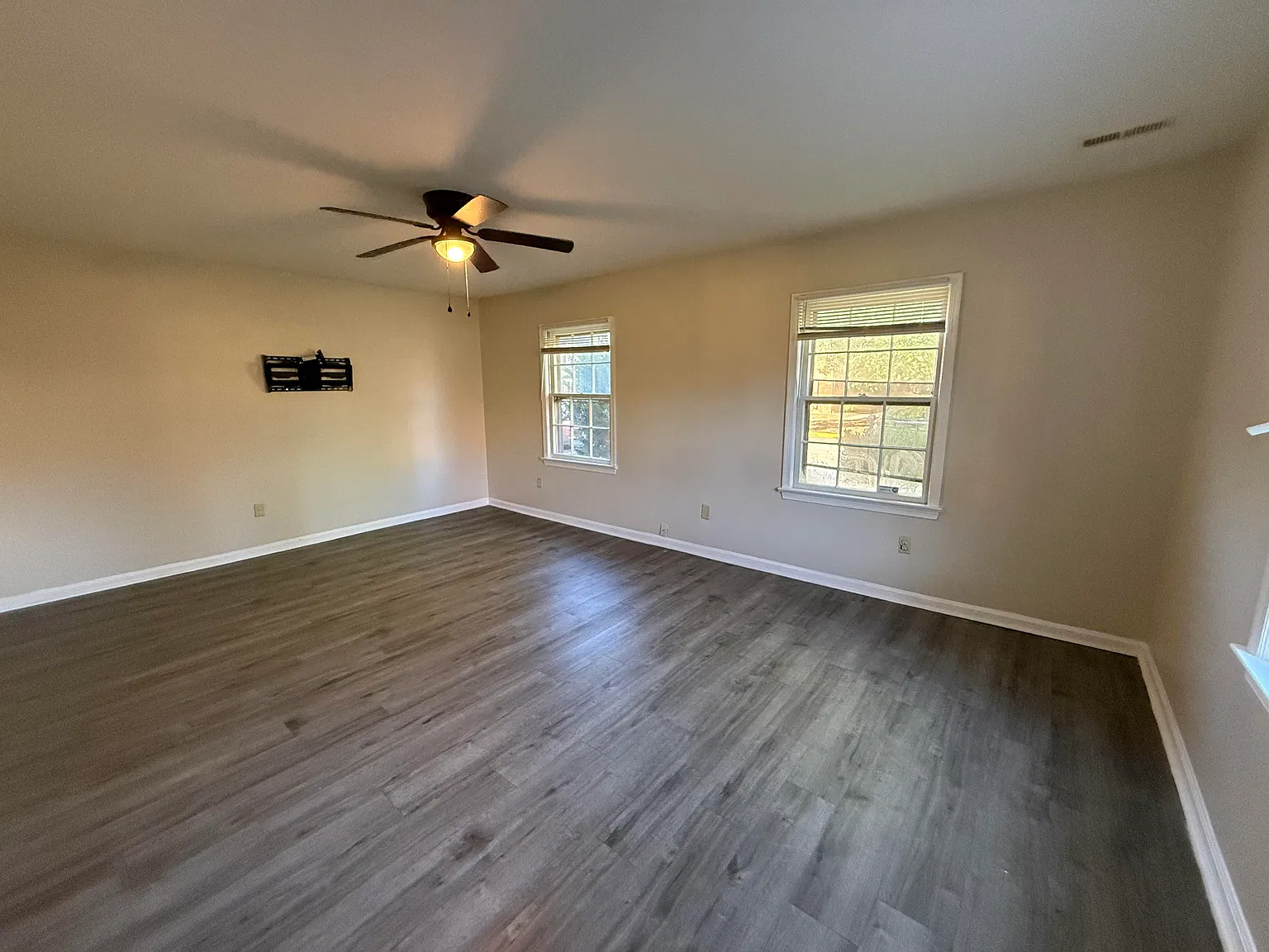 3 bed, 2.5 bath, 1422 sqft, $1,495 — Photo 3