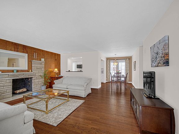 3rd image of 622 E 54th Ave
