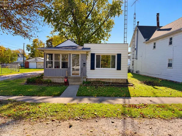 209 E Stone St, Gibsonburg, OH 43431