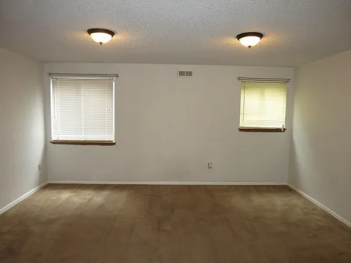 4233 Hunting Meadows Cir — Photo 12