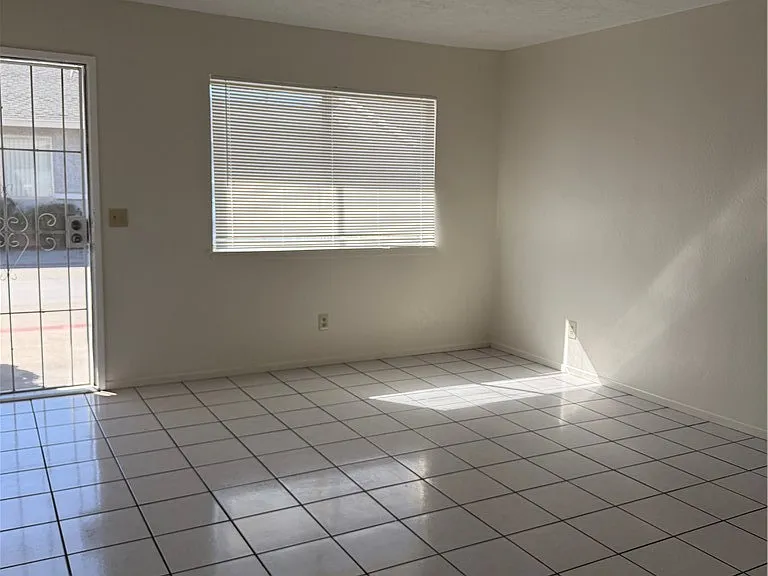 16230 Sequoia St — Photo 2