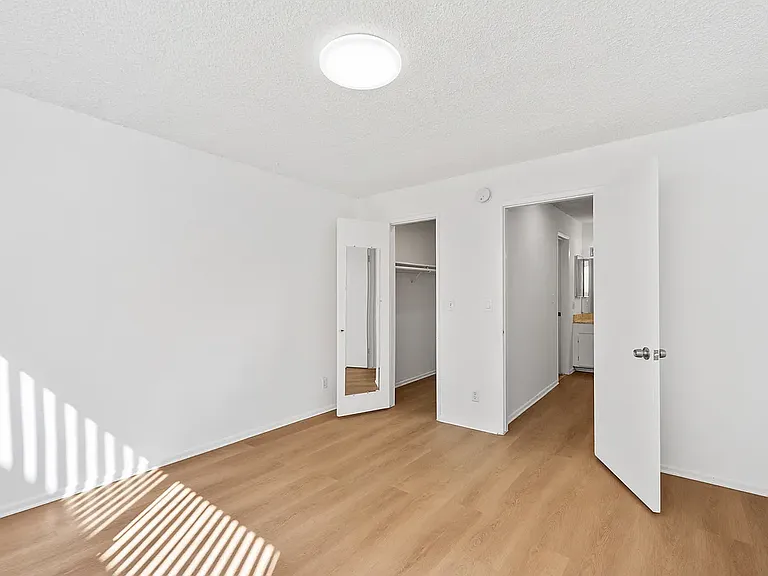 Goshen Apartments — Photo 23