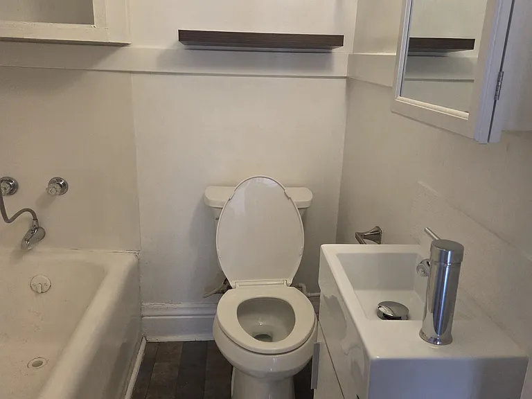 206 Spruce St E #1 — Photo 5