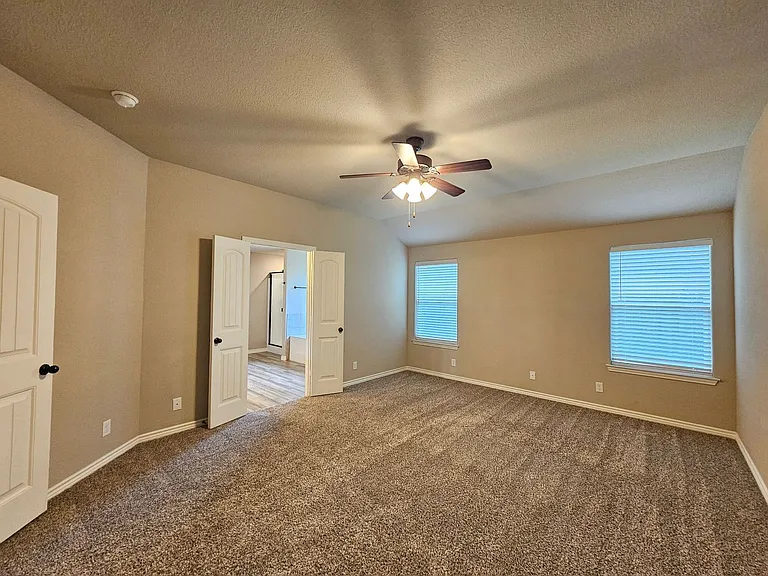 6811 Keechi Valley Dr — Photo 10