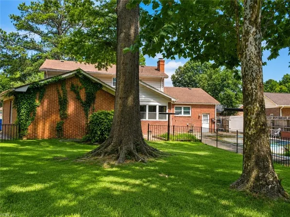 316 Tudor Pl, Chesapeake, VA 23325