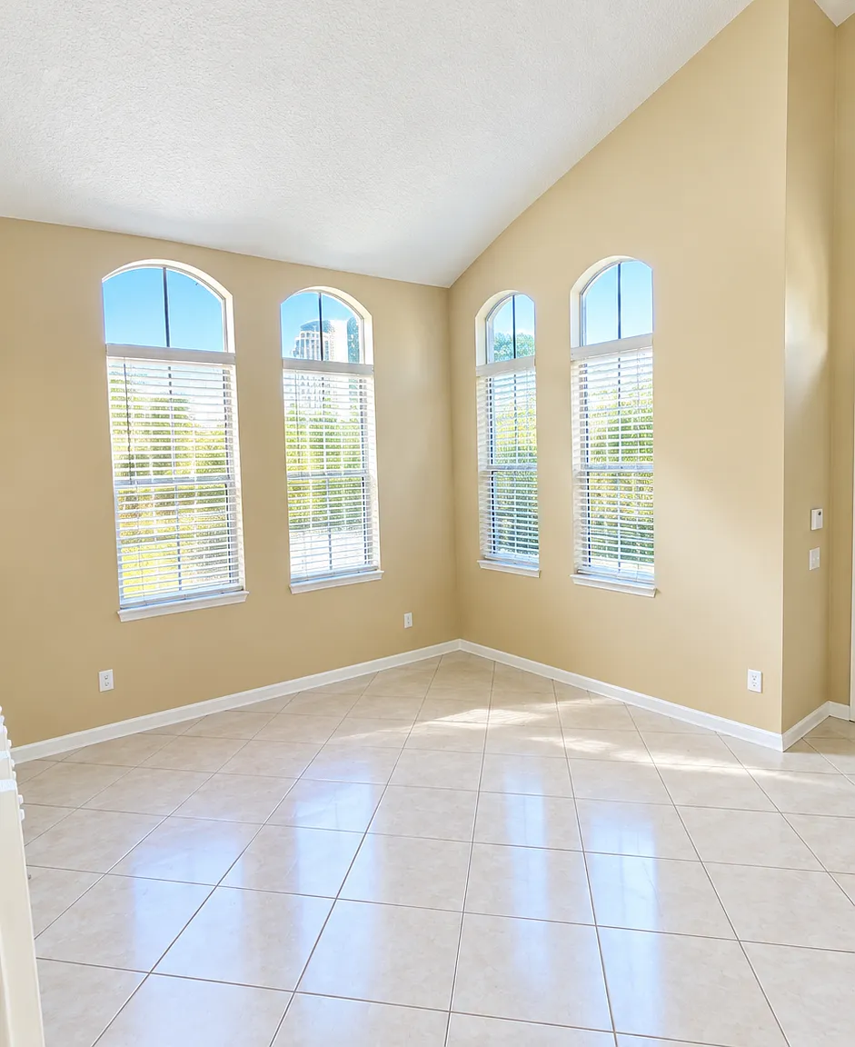 4 bed, 2596 sqft, $4,800 — Photo 3