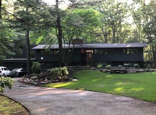 40 Gilbert Stuart Dr, Warwick, RI 02818