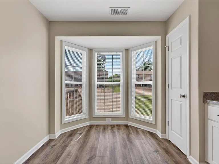 2072 Tynewood Dr — Photo 10