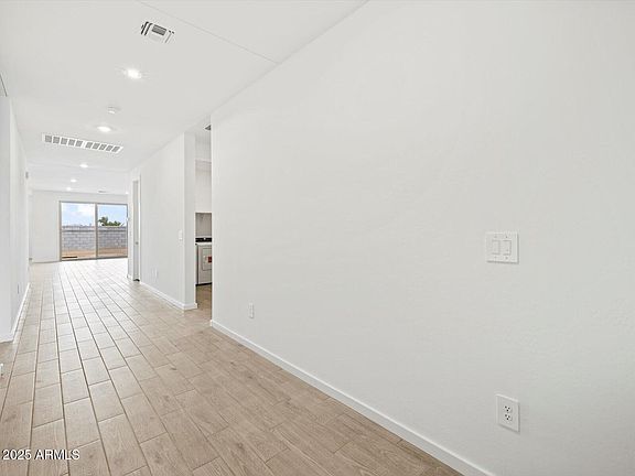 3rd image of 4264 W HANNAH Street
