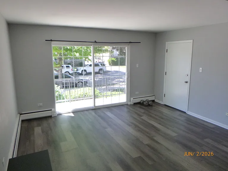 4521 Maple Ave #1S — Photo 3