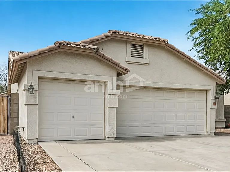 717 W Beth Dr — Photo 2