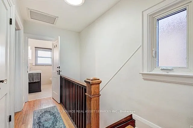 176 Pendrith St — Photo 7