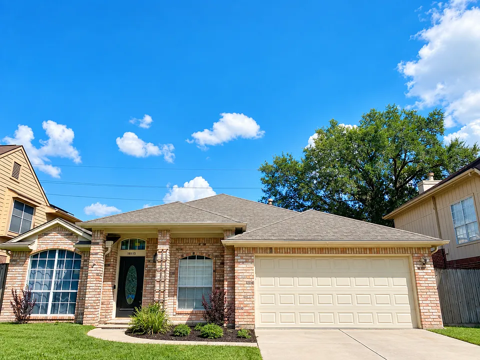 16115 Lakestone Dr