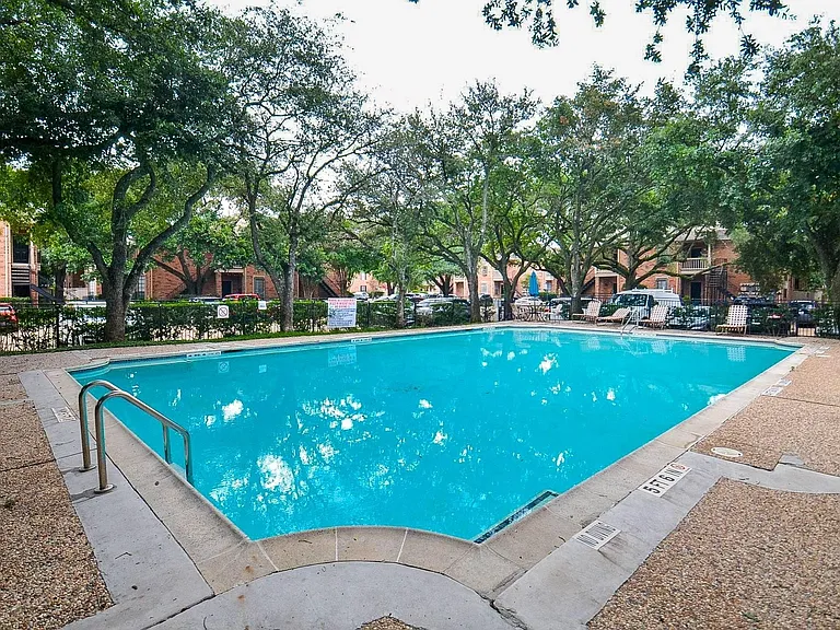 2255 Braeswood Park Dr #195 — Photo 28