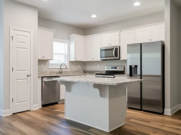 2705 Hickory Ln, Dawsonville, GA 30534