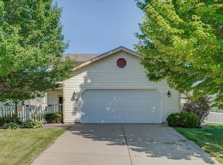 1398 Prairie Rose Dr, Sun Prairie, WI 53590