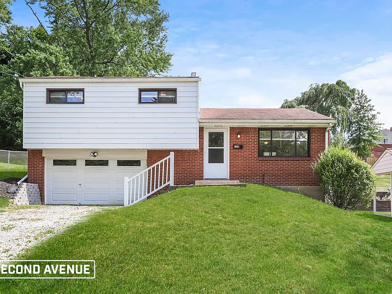 138 College Park Dr — Photo 1