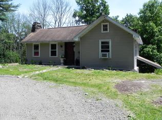 8708 Running Valley Rd, Stroudsburg, PA 18360