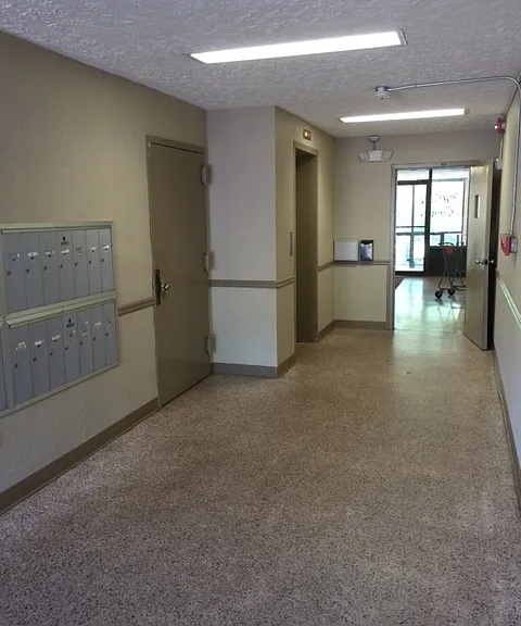 Hilltop Terrace Apartments — Photo 11