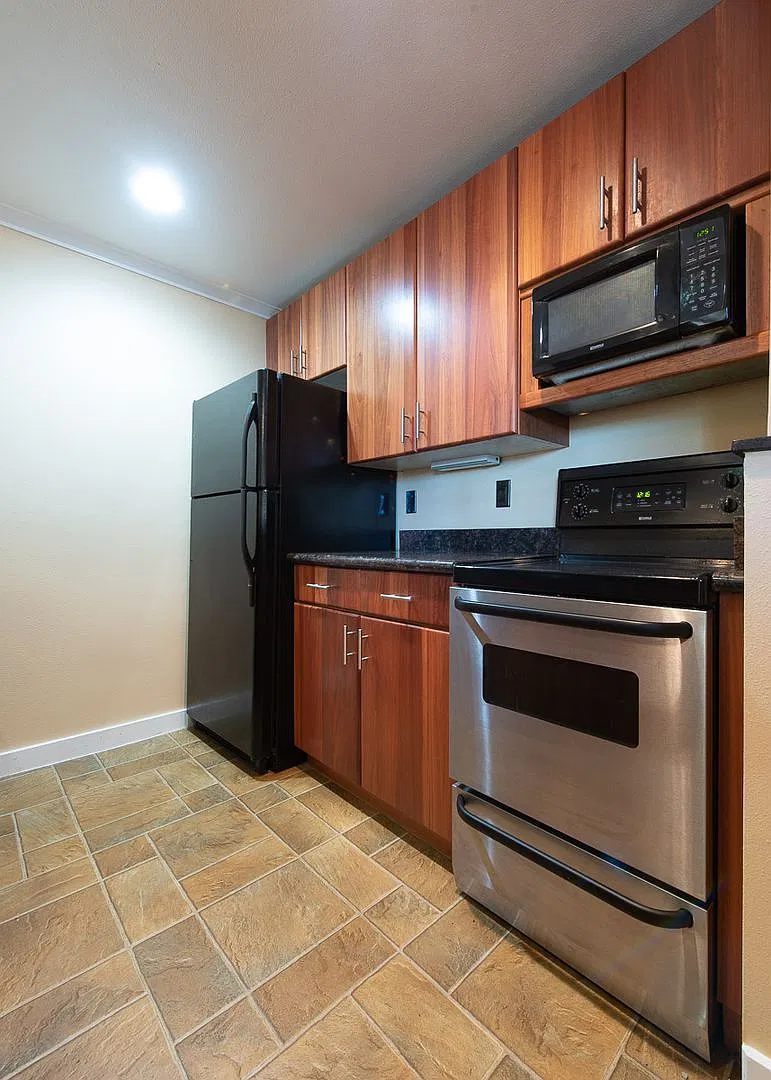 Charming North Queen Anne Living Prime Location Near Fremont & Lake Union — Photo 1