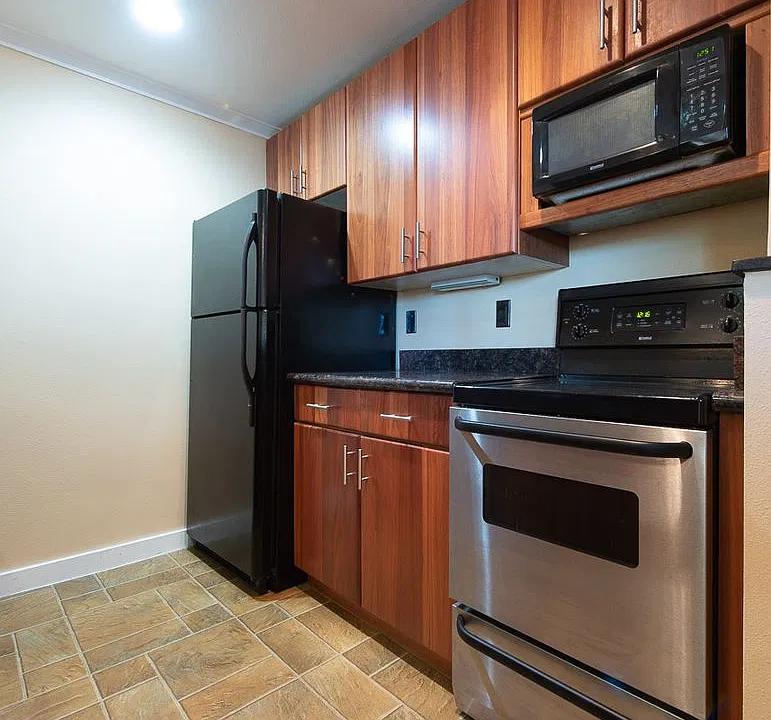 Charming North Queen Anne Living Prime Location Near Fremont & Lake Union