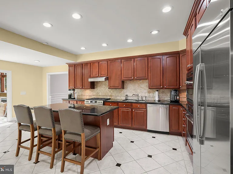 9809 Hall Rd — Photo 15