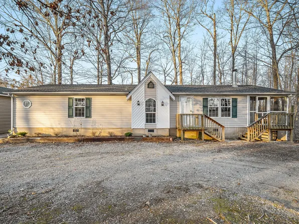 1013 Eastridge Dr, Byrdstown, TN 38549