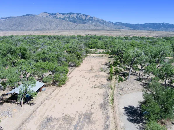 3 Toad Rd NW, Corrales, NM 87048