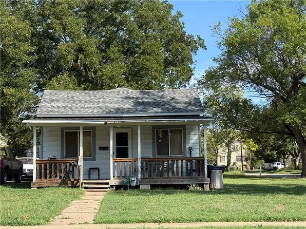 1000 W Locust St, Independence, KS 67301