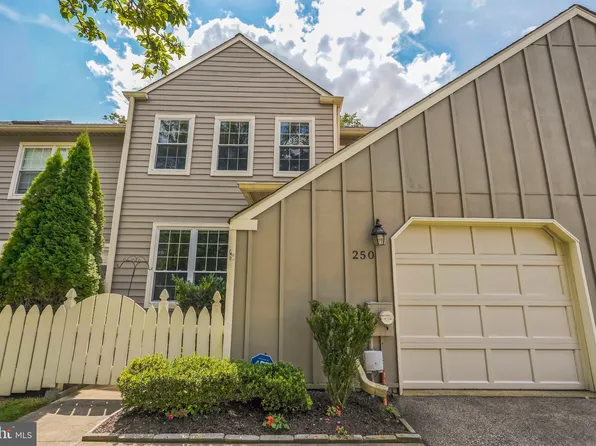 250 Tulip Tree Ct, Blue Bell, PA 19422