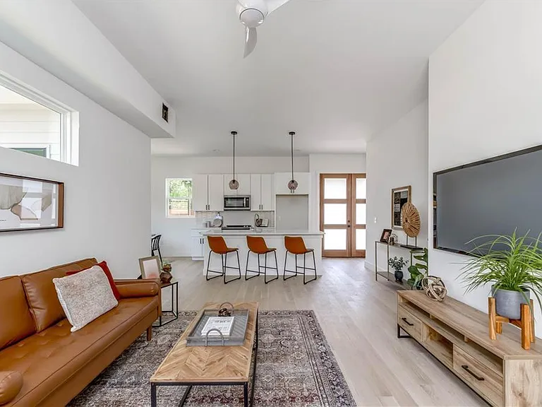 4800 Vinson Dr #B — Photo 17