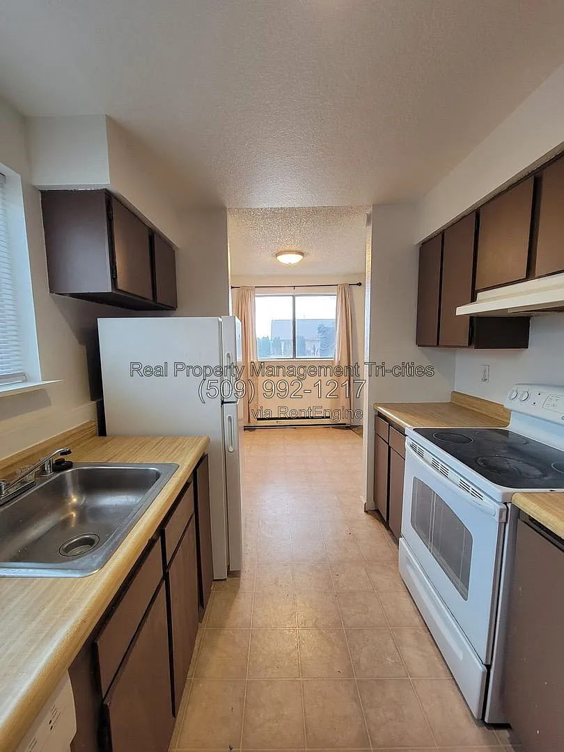 2 bed, 1.0 bath, 870 sqft, $1,195 — Photo 2