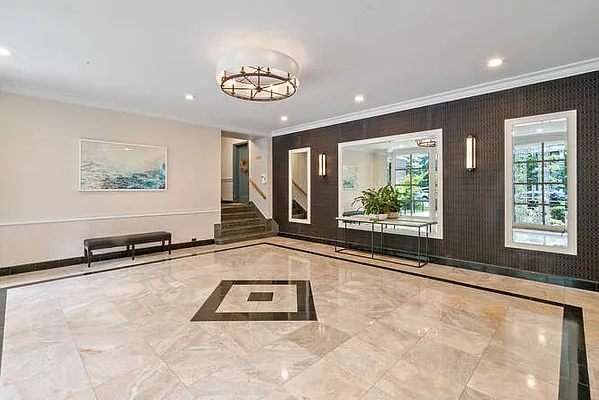 Sold by Remax City Square | media 14