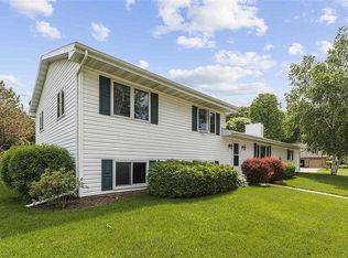 1901 E Bluebird Ln, Appleton, WI 54915