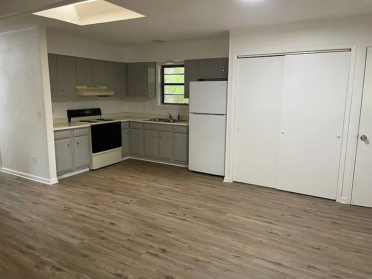 8 Ona Ln — Photo 3