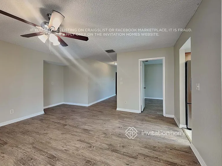 1030 Oakwood Dr — Photo 2