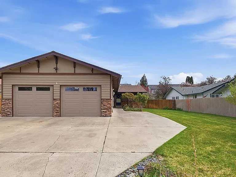 149- 1735, 1737 NE Wichita Way — Photo 6