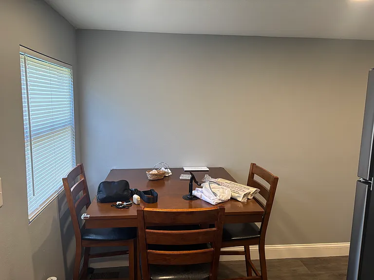 130 Autumn Ct — Photo 2