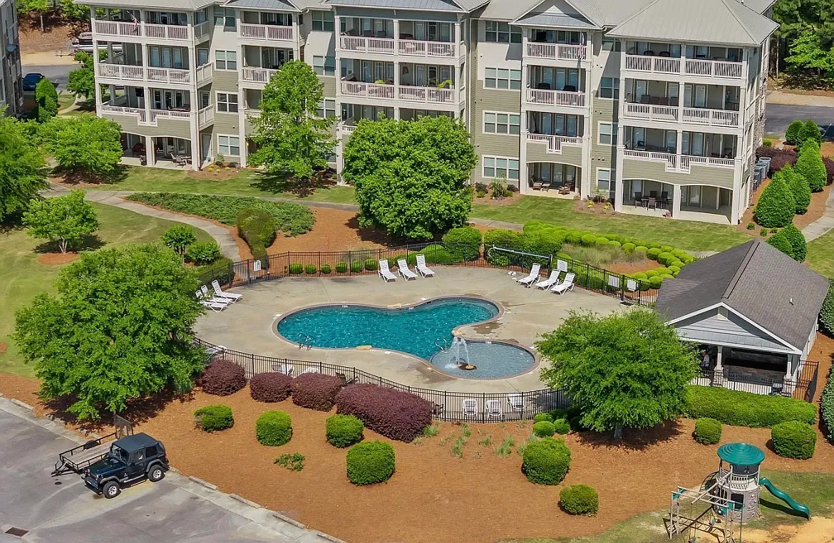 3 bed, 1375 sqft, $2,500 — Photo 3