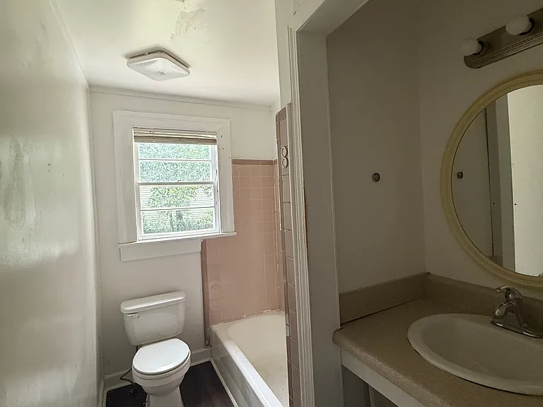 700 Dixon St — Photo 5